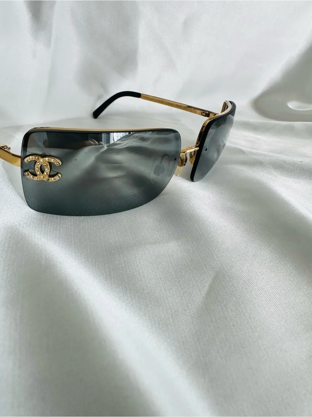 Rare 𝑪𝑯𝑨𝑵𝑬𝑳 Gold-Tone Frame Grey Mirror Sunglasses with CC Crystal #145